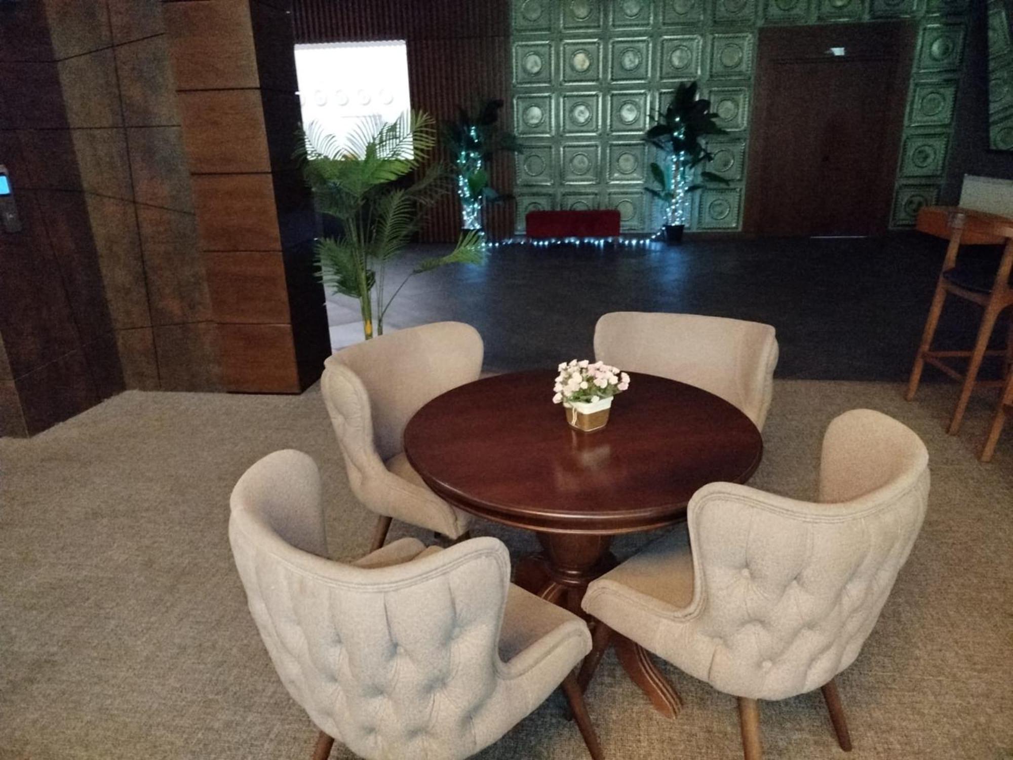 טביליסי Green Tower Hotel מראה חיצוני תמונה