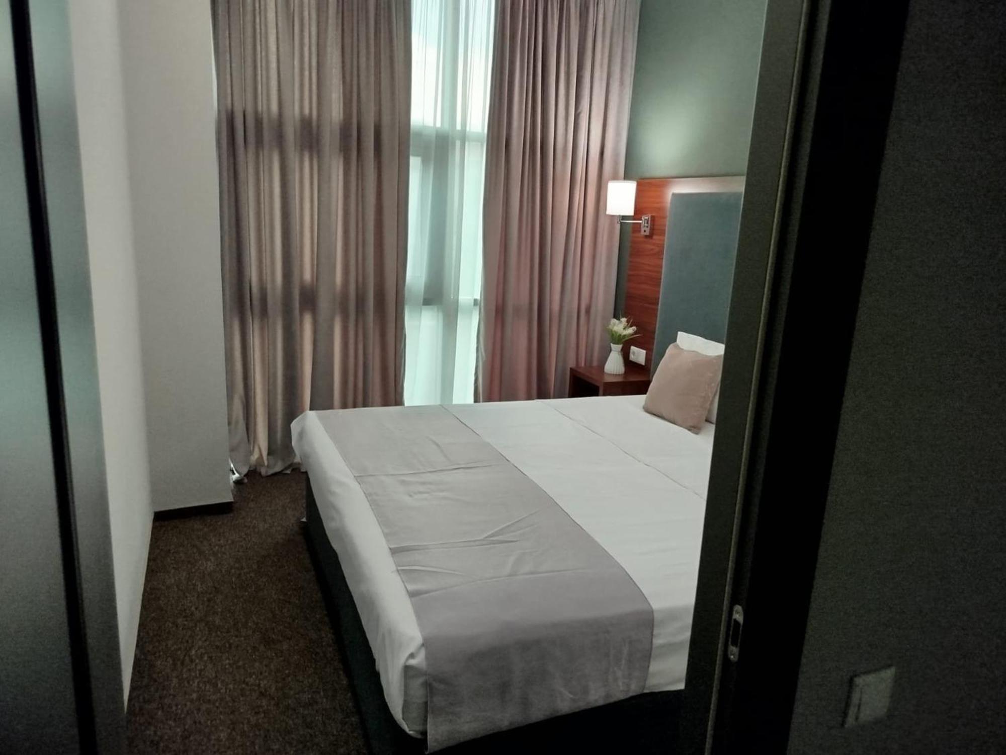 טביליסי Green Tower Hotel מראה חיצוני תמונה