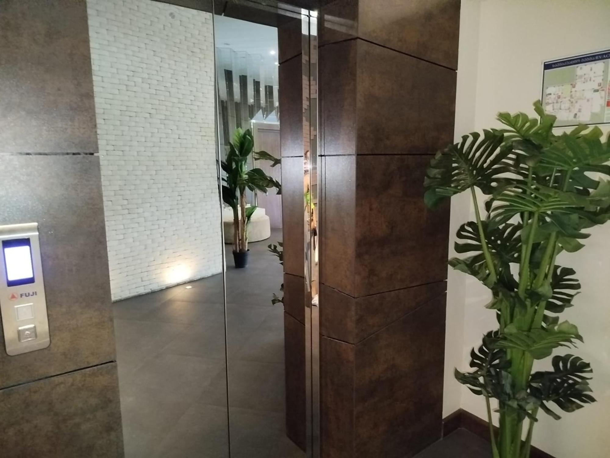 טביליסי Green Tower Hotel מראה חיצוני תמונה